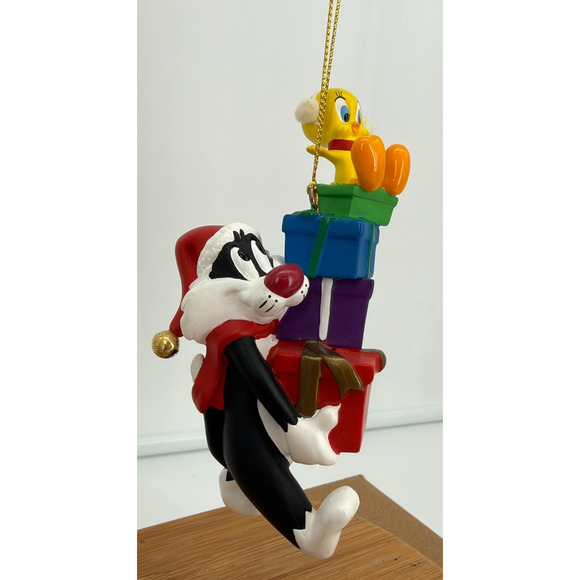 Warner Brothers Studio Looney Tunes Sylvester & Tweety Stacked Presents Ornament - Picture 2 of 8